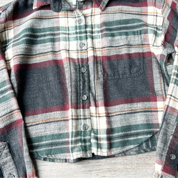 American Eagle Cropped Button Up  Flannel - Picture 8 of 13